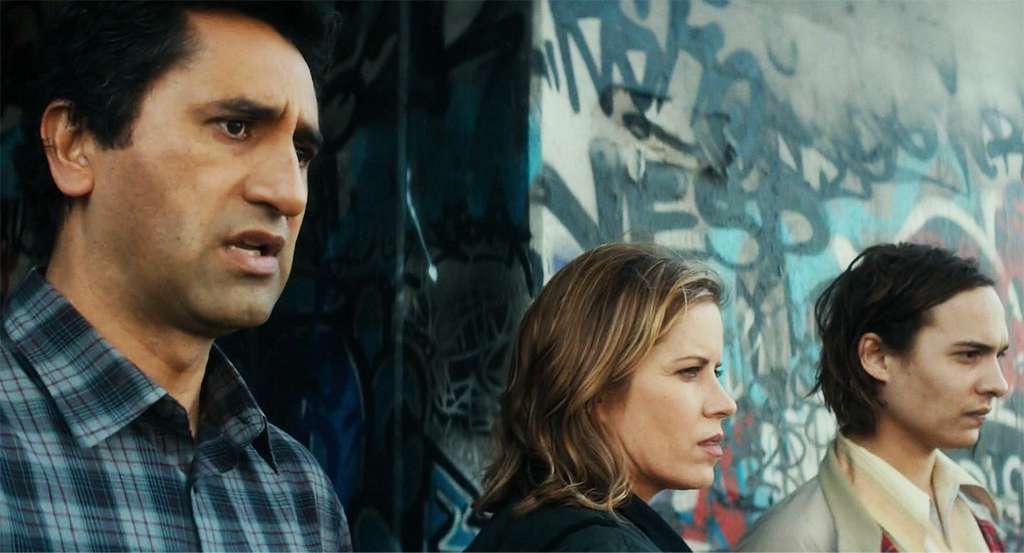 Travis (Cliff Curtis), Madison (Kim Dickens) and Nick (Frank Dillane) of Fear The Walking Dead