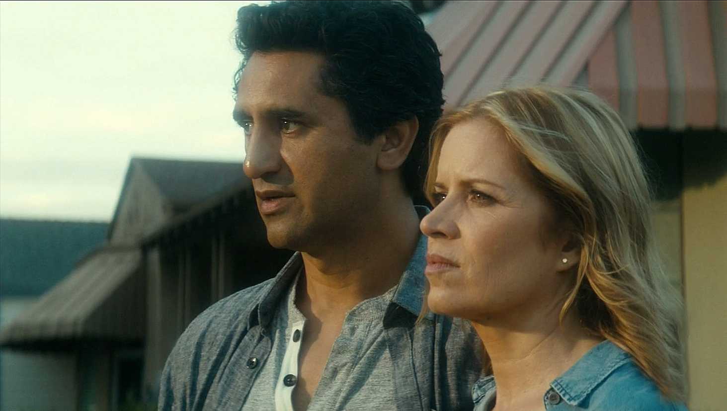 Travis (Cliff Curtis) and Madison (Kim Dickens)